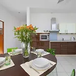 アパート Two-level Modern With Spacious Terrace - Ideal Place For The By Renters