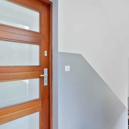 Two-level Modern With Spacious Terrace - Ideal Place For The By Renters Apartment