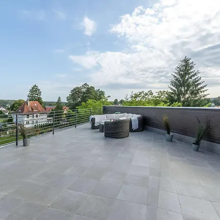 Two-level Modern With Spacious Terrace - Ideal Place For The By Renters アパート