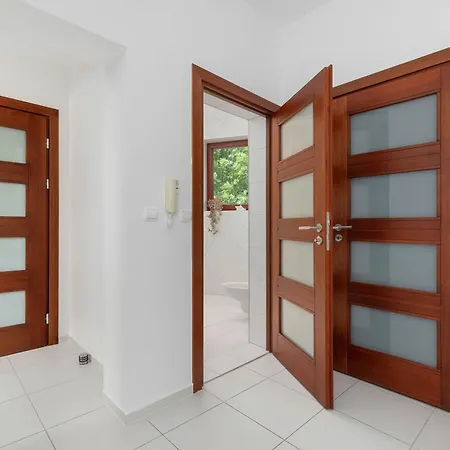 Two-level Modern With Spacious Terrace - Ideal Place For The By Renters アパート