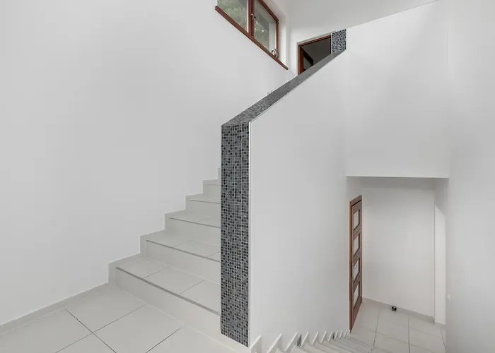 Two-level Modern With Spacious Terrace - Ideal Place For The By Renters Apartamento *