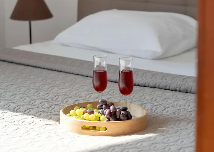 Two-level Modern With Spacious Terrace - Ideal Place For The By Renters *