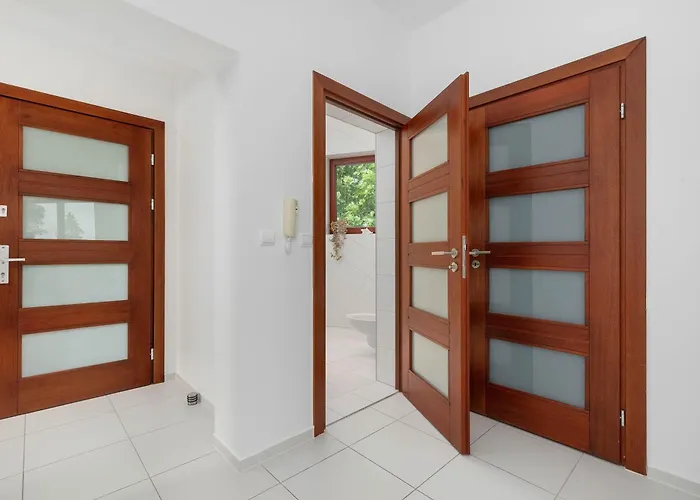 Two-level Modern With Spacious Terrace - Ideal Place For The By Renters Apartamento