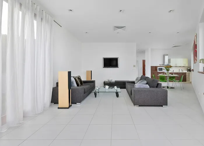 Two-level Modern With Spacious Terrace - Ideal Place For The By Renters Apartamento